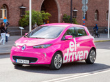En rosa elbil med texten "el-driven" på bilens sida